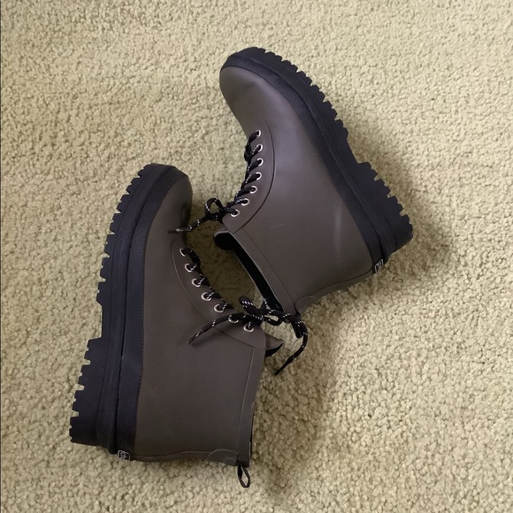 SALE❣️❣️❣️Super cute rubber booties with laces 🌦☔️ - Picture 4 of 7